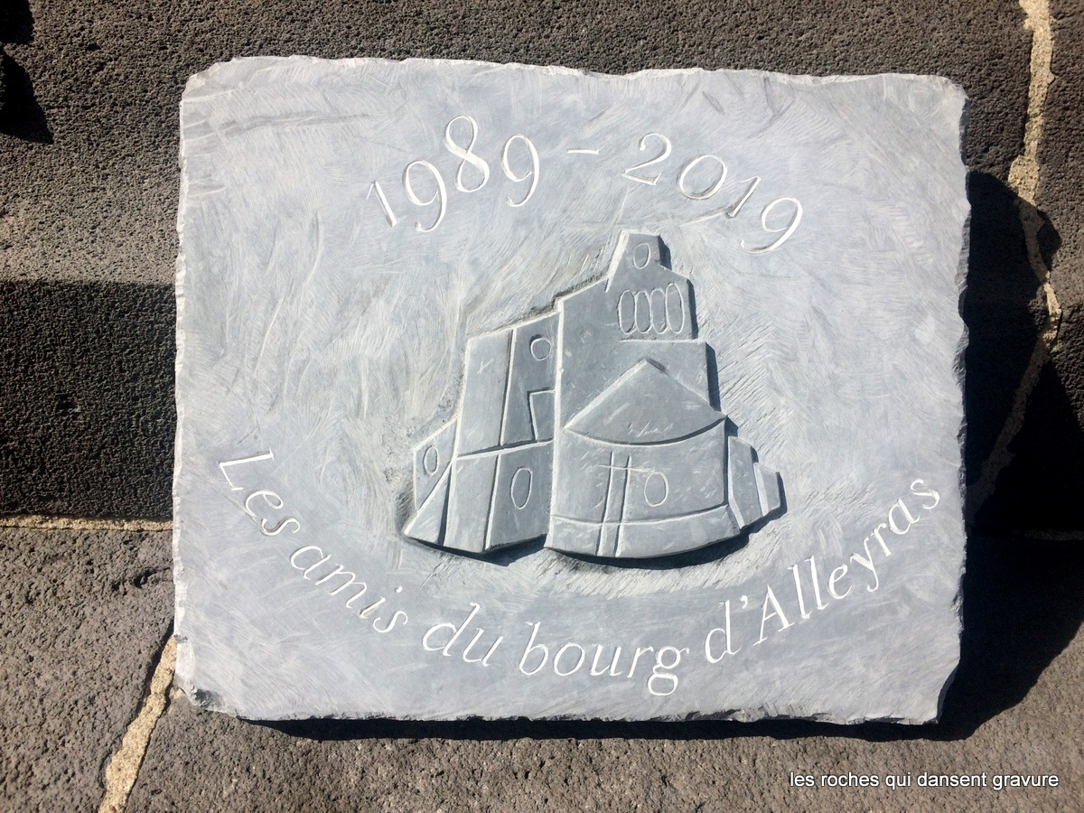 plaque commémorative. Les roches qui dansent