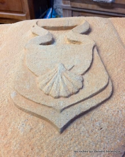 Blason. Les roches qui dansent
