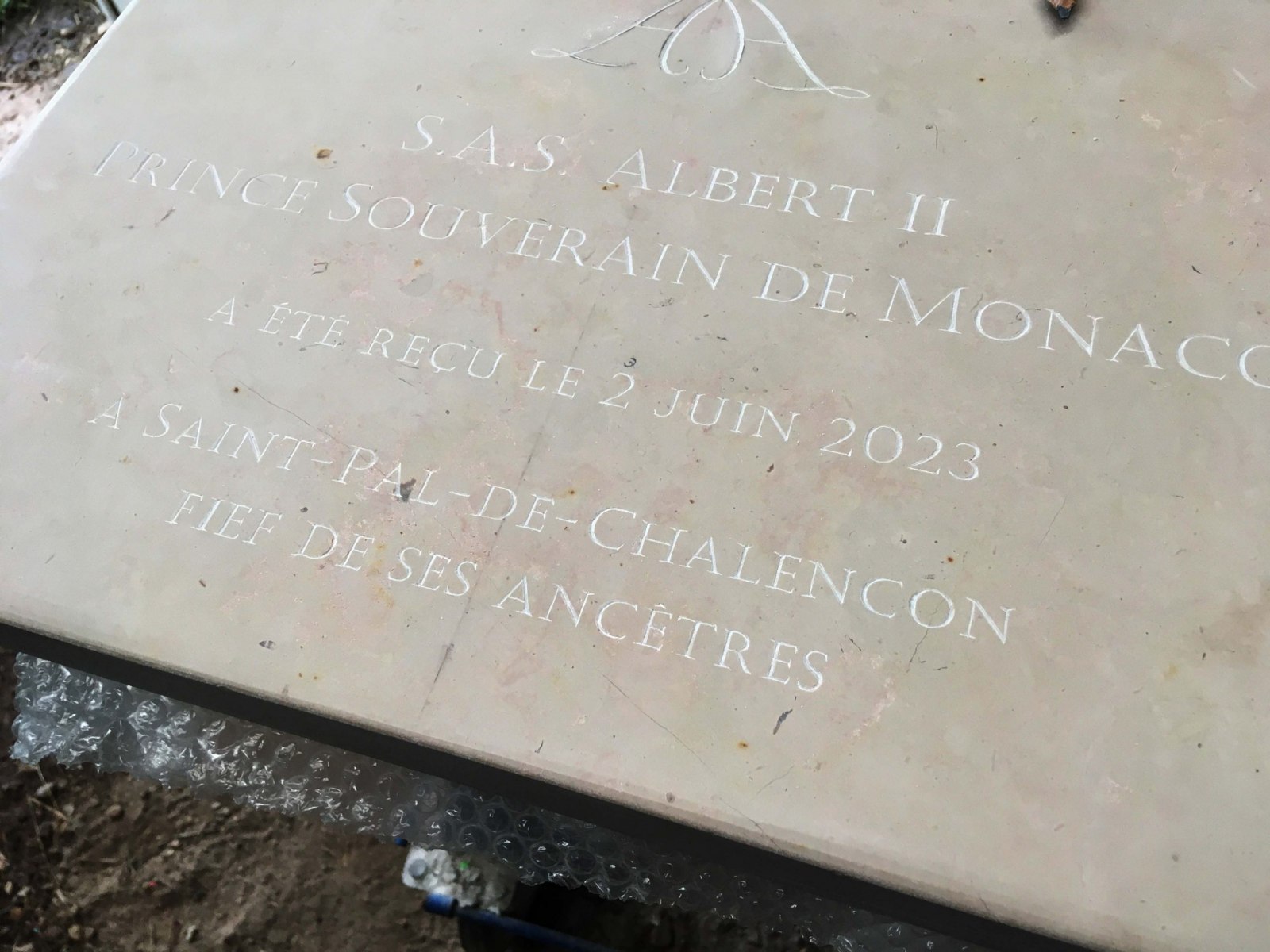 Gravure Prince Albert II de Monaco. Les roches qui dansent