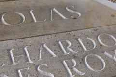 lettres gravées. Les roches qui dansent